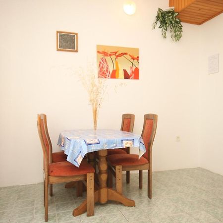 Apartments By The Sea Kali, Ugljan - 8202 Szoba fotó